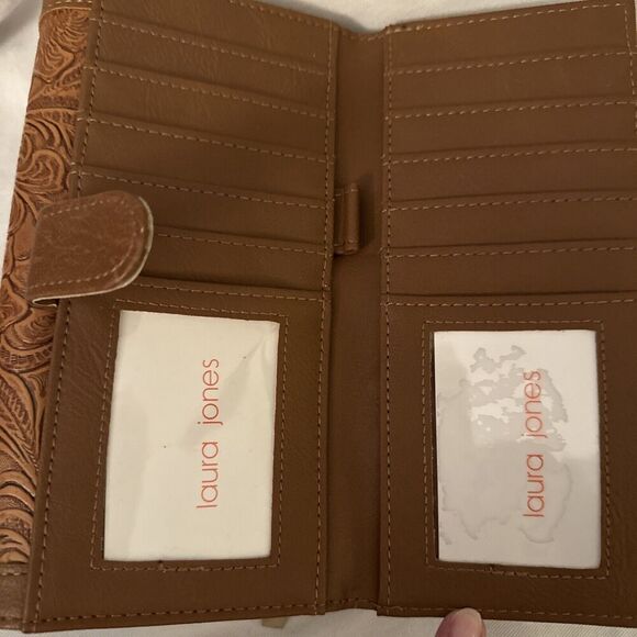 Laura Jones Tan Embossed Purse Wallet New NWT 15cm x 10cm - Picture 4 of 4